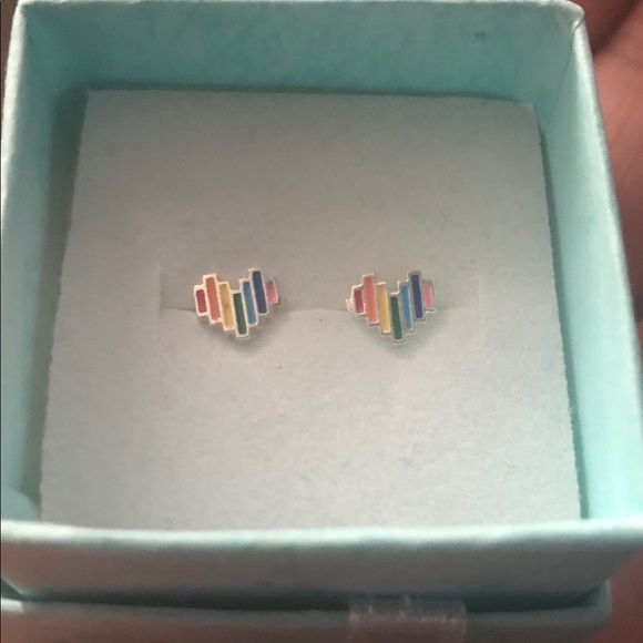 Brand New (NWT) Sterling Silver Rainbow Heart EARRINGS - Picture 4 of 4